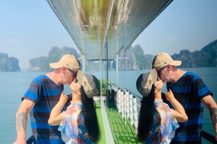 La Casta Daily Cruise: One-Day Halong Bay Explorer with Jacuzzi, Kayaking & Sung Sot Cave photo 6