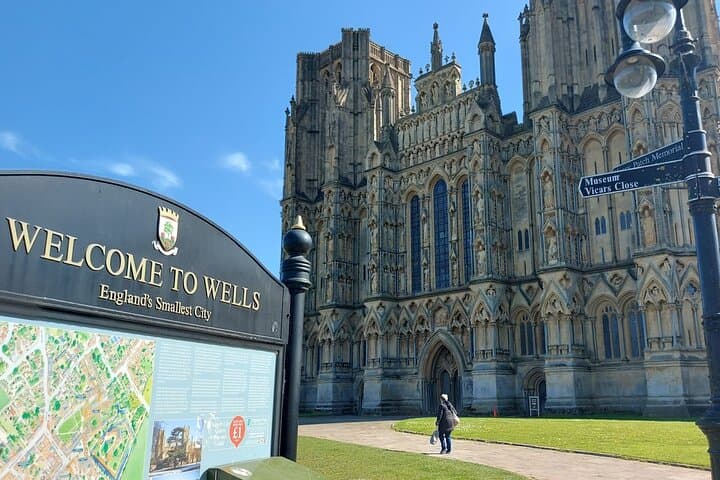 Private Half-Day Wells City Tour from Bath: Cathedral, Vicars Close & Bishops Palace