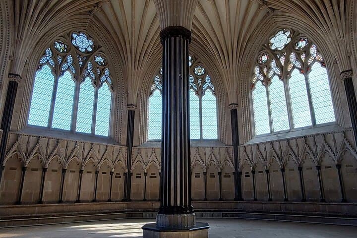 Private Half-Day Wells City Tour from Bath: Cathedral, Vicars Close & Bishops Palace photo 3