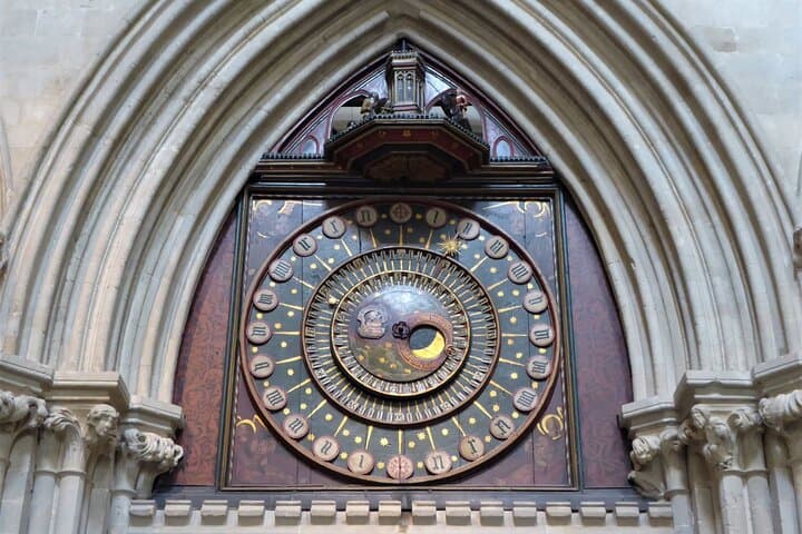 Private Half-Day Wells City Tour from Bath: Cathedral, Vicars Close & Bishops Palace photo 4