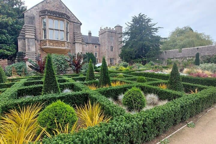 Private Half-Day Wells City Tour from Bath: Cathedral, Vicars Close & Bishops Palace photo 6