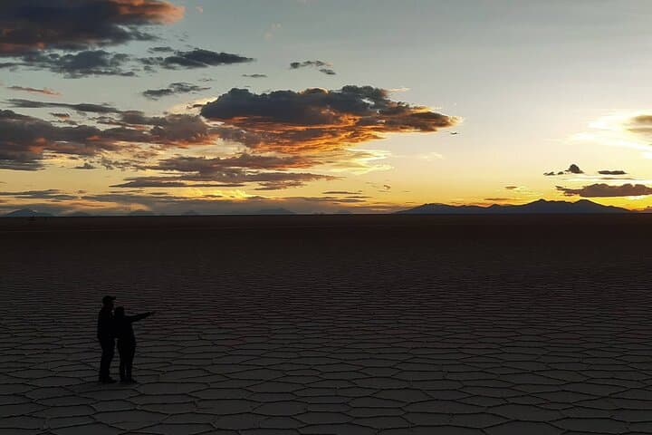 Sunrise at Salar de Uyuni: 6-Hour Salt Flats Tour with Breakfast photo 5