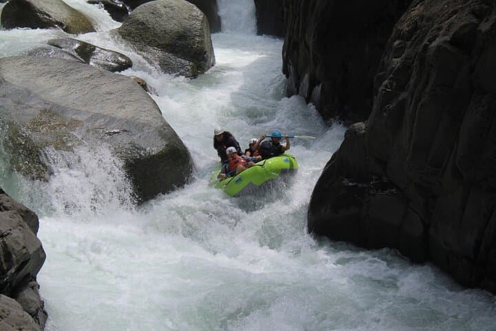 El Chorro Class IV Whitewater Rafting on Río Naranjo — Quepos, Costa Rica