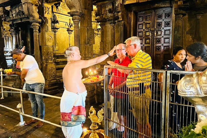 Private Half-Day Colombo City Tour: Explore Colombo's Markets, Temples and Colonial Waterfront
