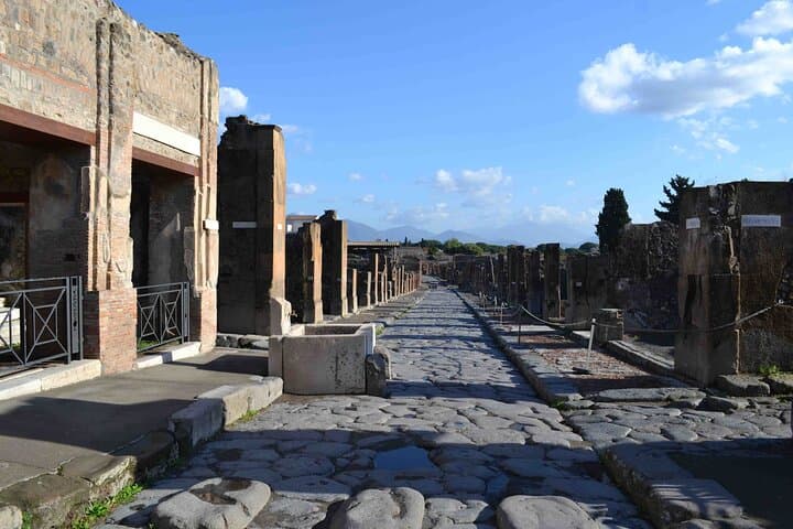 Archaeologist-Led Pompeii Tour with Exclusive Villa of the Mysteries Access photo 6