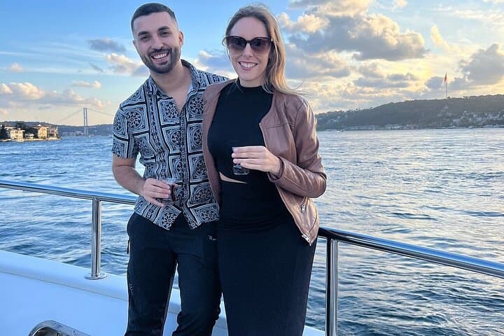 Afternoon Bosphorus Luxury Yacht Cruise from Kabataş with English Guide