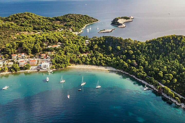 Private Boat to Mljet: Odysseus Cave, Polače Lakes & Saplunara Beaches