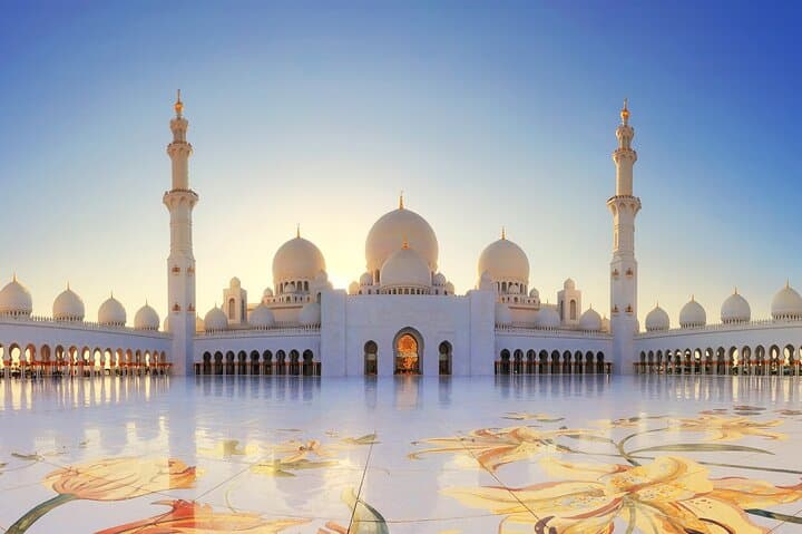 Private Abu Dhabi Sightseeing Tour: Sheikh Zayed Mosque, Emirates Palace & Dates Market