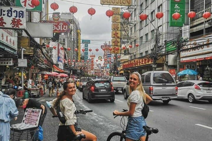 Bangkok Night Bike Tour: Thonburi Backstreets, Chinatown & Rooftop Bar photo 4