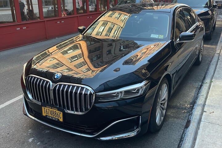 First-Class Manhattan to JFK, LGA & EWR Transfers — Private NYC Airport Car Service photo 2