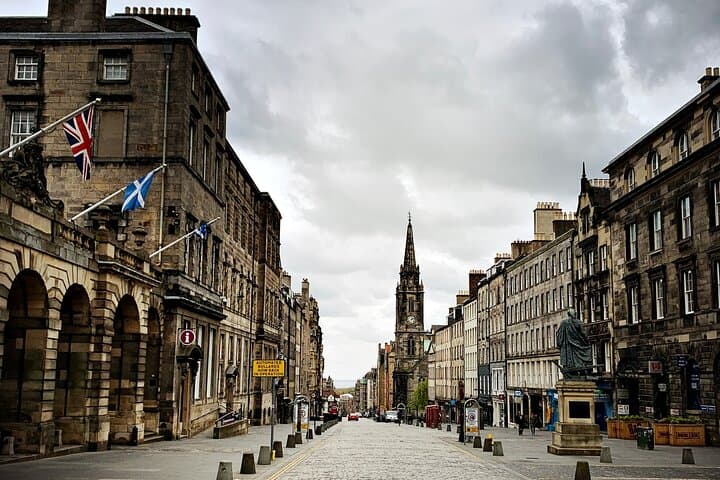 Private Full-Day Edinburgh Walking Tour: Castles & Cobblestones photo 2