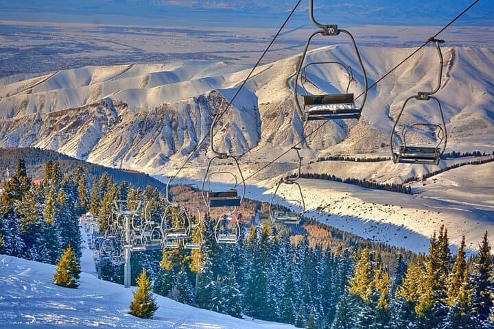 4-Day Winter Adventure Around Issyk-Kul Lake: Horseback, Hot Springs & Canyon Hikes