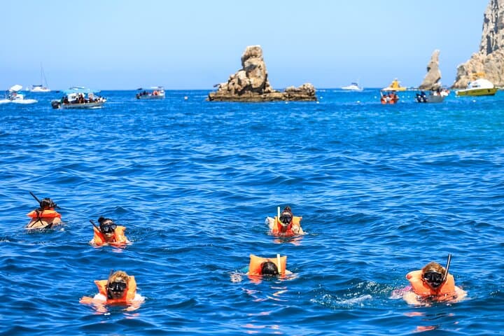 Cabo Arch & Chileno Bay Snorkel Tour with Lunch and Open Bar photo 2