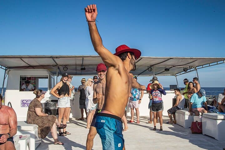 Cabo Arch & Chileno Bay Snorkel Tour with Lunch and Open Bar photo 5