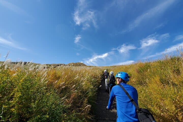 Private E‑MTB Ride Around Mt. Aso Volcano & Grasslands photo 6