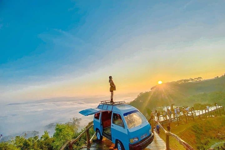 Cloud Hunting in Da Lat: Cau Dat Tea Hills, Wind Farm & Winery Morning Tour photo 2