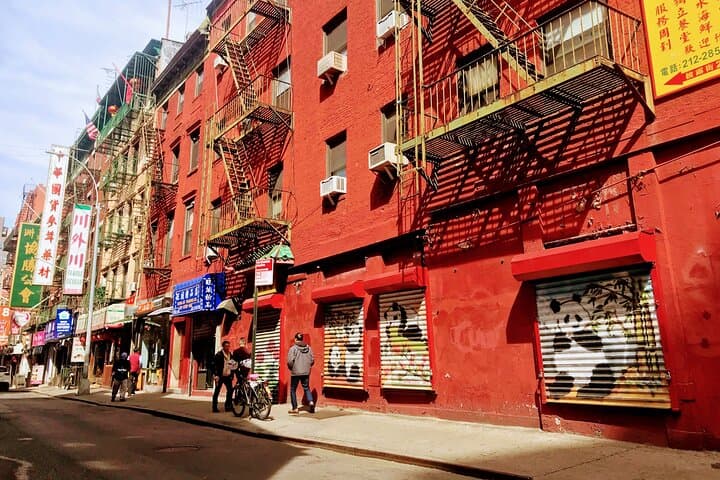 Manhattan Walking Highlights: 20 Must-See Stops from Midtown to Battery Park photo 6