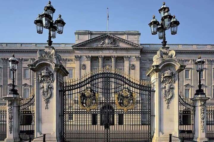 Buckingham Palace and Westminster Walking Tour: Royal Sights in 2 Hours