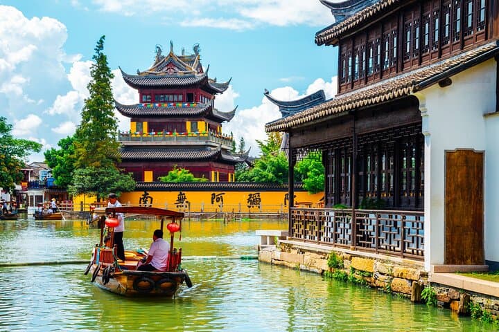 Zhujiajiao Water Town and Shanghai: Private Day Tour of Canals, Gardens & Skyline
