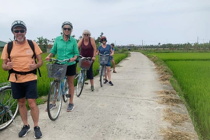 Hoi An Countryside Bicycle Tour: 3-Hour Ride Through Tra Que Herb Garden & Rice Fields photo 2