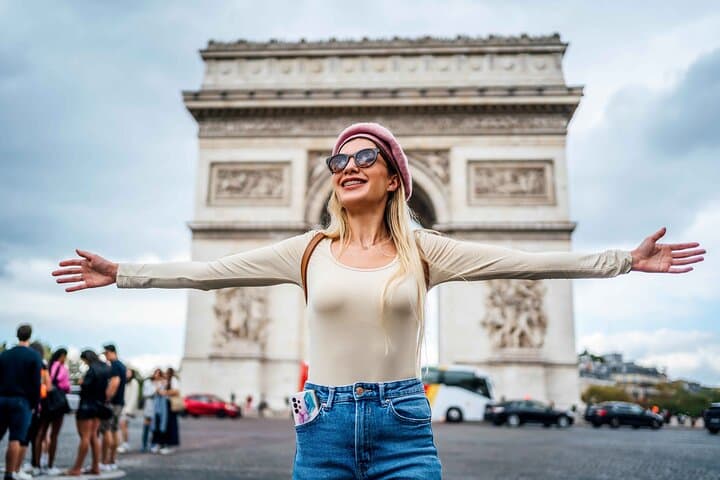 Private Paris Photoshoot: Capture the Arc, Eiffel Tower & Seine photo 6