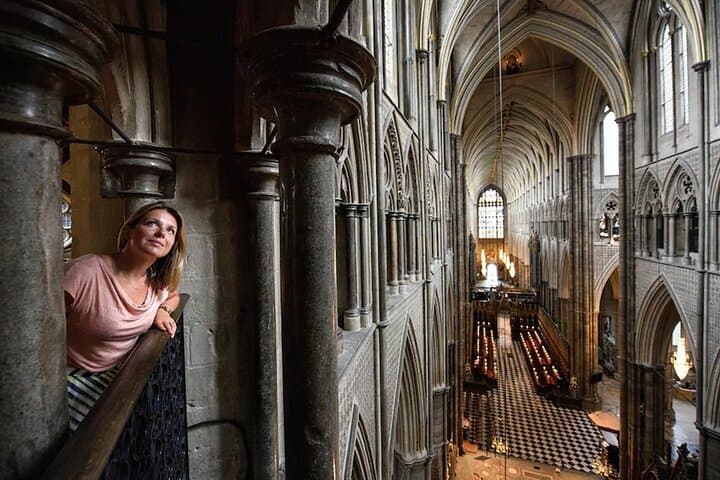Westminster-Abbey-Upper-Gallery-and-Buckingham-Palace-Guided-Tour-Inspired-by-The-Crown