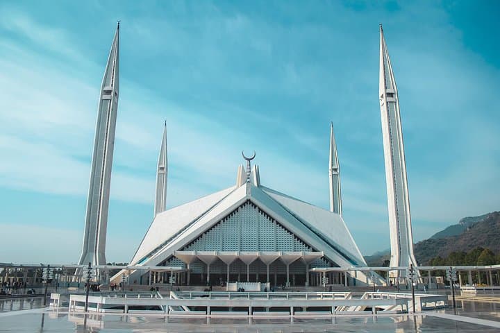 Full-Day Private City Tour of Islamabad: Faisal Mosque, Lok Virsa & Saidpur Village