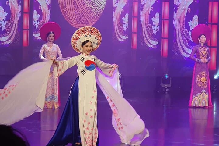 Ao Dai Show in Da Nang: Traditional Vietnamese Court Performance & Cultural Evening photo 2