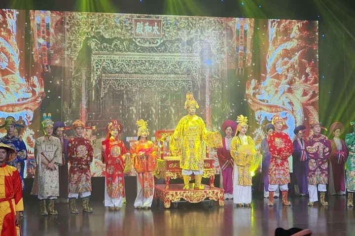 Ao Dai Show in Da Nang: Traditional Vietnamese Court Performance & Cultural Evening photo 4