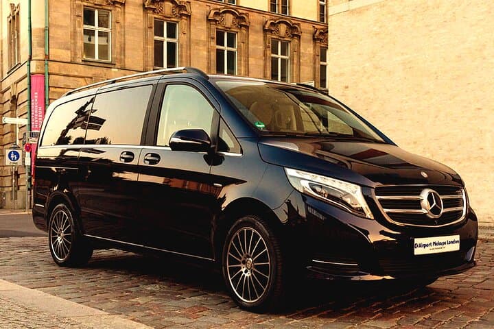Gatwick Airport to Birmingham Private Transfer — Direct, Tracked, and Comfortable