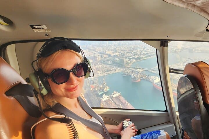 Dubai & Abu Dhabi in 6 Days: First-Class Desert, Skyscrapers & Hot-Air Balloon Experience photo 3