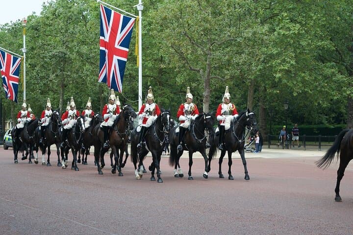 Private Heathrow Layover Tour — 6-Hour London Highlights with Chauffeur photo 4