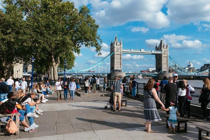 Private Heathrow Layover Tour — 6-Hour London Highlights with Chauffeur photo 2