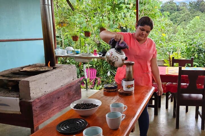 Bijagua Coffee Farm Tour: Small-Farm Café Experience Near Tenorio Volcano photo 2