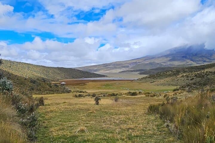 Cotopaxi Volcano Hike and Laguna Birding — Jose Rivas Refuge Day Trek photo 2