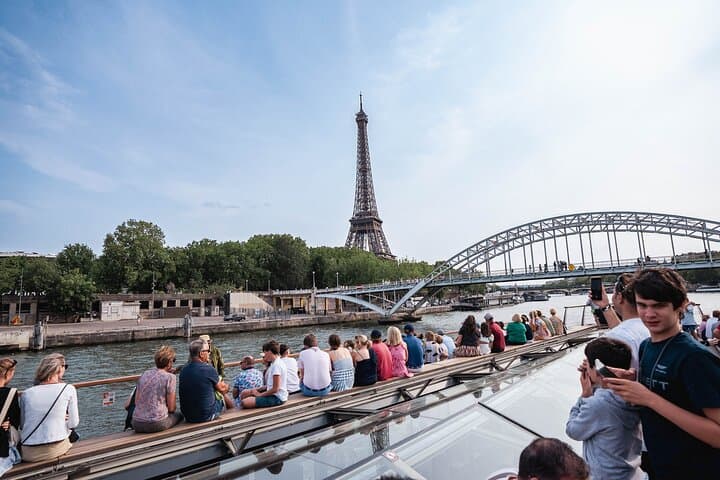 Seine River 1-Hour Paris Boat Tour with Audioguide photo 2