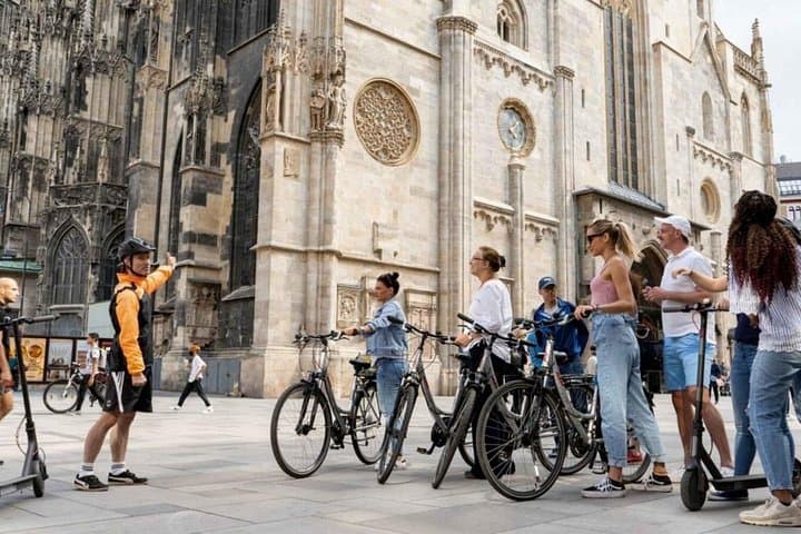 Bordeaux Electric Bike Tour: Private 3-Hour City Highlights with Local Guide photo 4