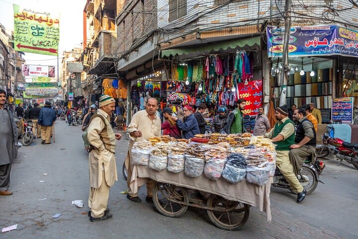 Half-Day Private Ladies' Shopping Tour in Lahore: Insider Guide to Anarkali, Malls & Food Street photo 6