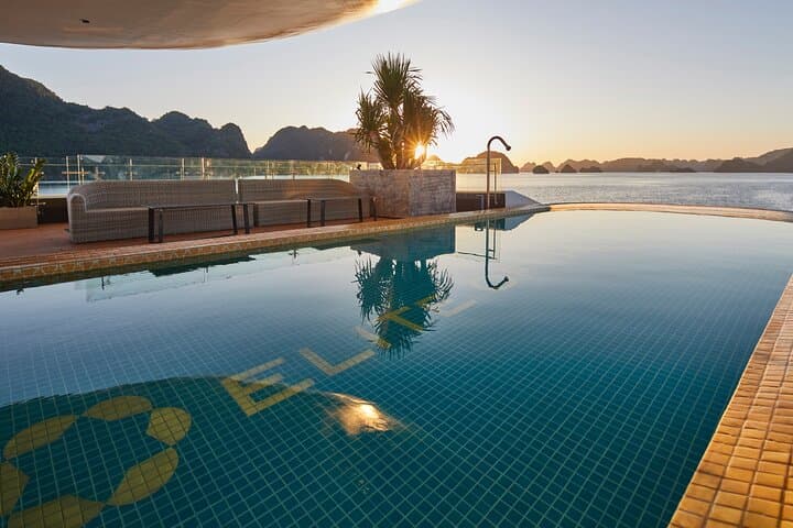 Discovery Halong & Lan Ha Bay: 2-Day Cruise with Kayaking, Bamboo Boats and Cave Visits photo 3
