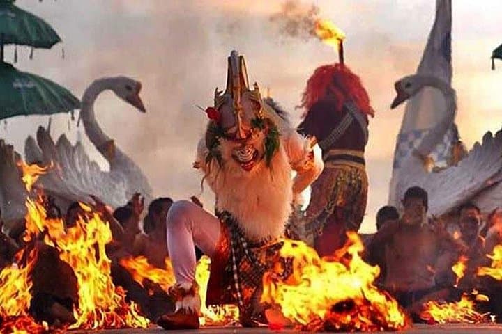 Sunset at Uluwatu Temple: Kecak Dance & Jimbaran Seafood Dinner (All-Inclusive) photo 2