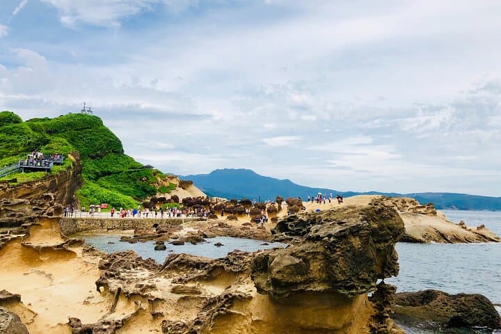 Yehliu Geopark, Jiufen & Shifen Day Tour from Taipei photo 2