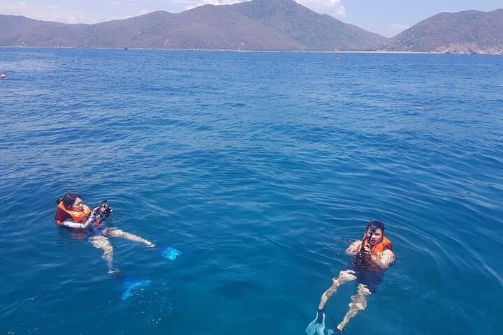 Nha Trang Snorkeling Tour: Explore Hon Mun Marine Park and Coral Bay photo 4