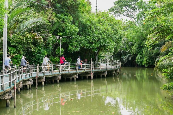 Bangkok Cycling Tour: Khlong Toei Market & Bang Krachao Green Lung photo 2