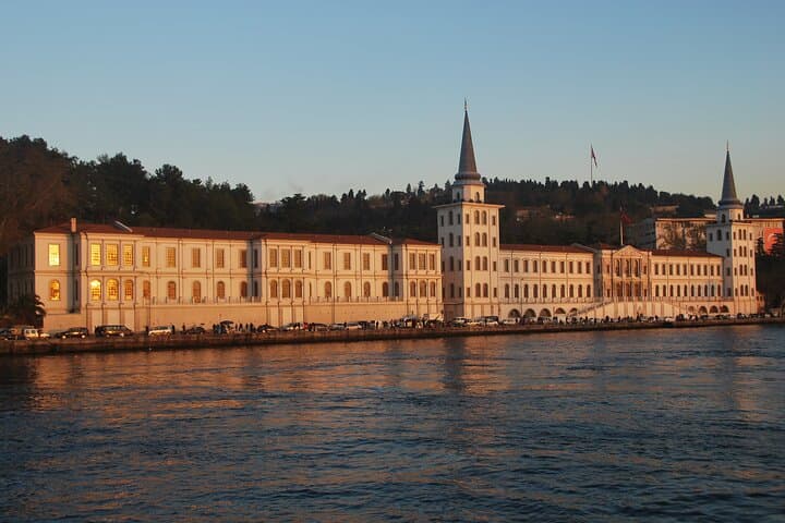 Lunch Cruise on the Bosphorus: Scenic 2-Hour Istanbul Sightseeing with Lunch photo 6