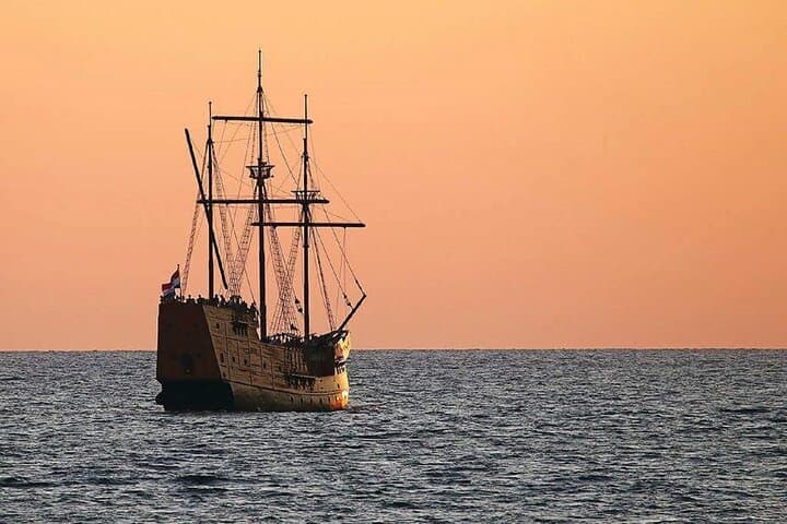 Dubrovnik Sunset Cruise on the Karaka: Sea, History, and Golden Hour photo 2
