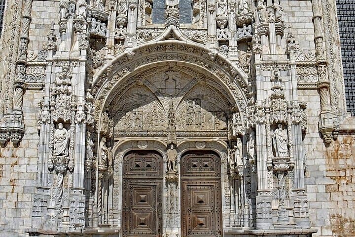 2-Day Fátima Pilgrimage from Lisbon: Óbidos, Alcobaça, Nazaré & Batalha photo 2