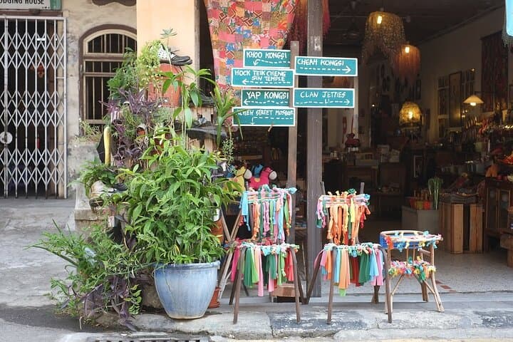 Penang Night Tour: Georgetown Dinner, Night Market & Penang Bridge Ferry