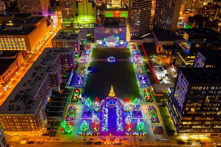 Trolley Pub Holiday Lights Tour Columbus — BYOB Short North & Downtown Lights Ride photo 2