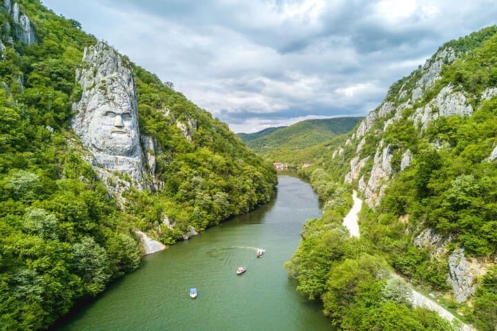 Iron Gate National Park Tour: Speedboat Cruise, Golubac Fortress & Lepenski Vir