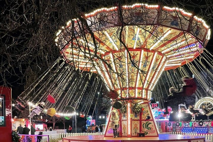 Edinburgh Christmas Walking Tour with Gingerbread & Market Visit
